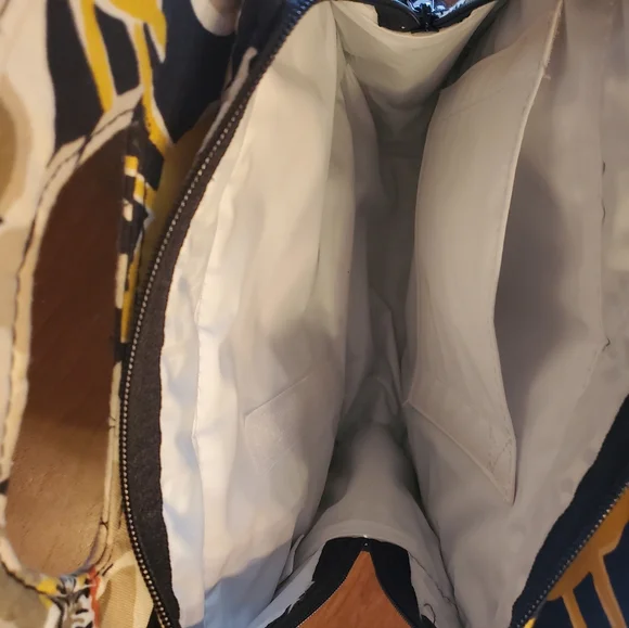 Vera Bradley Retired Dogwood Flowered Quilted Lunch Bag - Picture 9 of 12